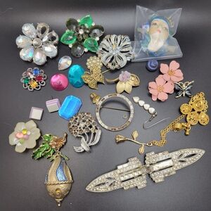 Vintage Costume Jewelry Lot — Brooches, Rhinestones & Mixed Pieces for Harvest